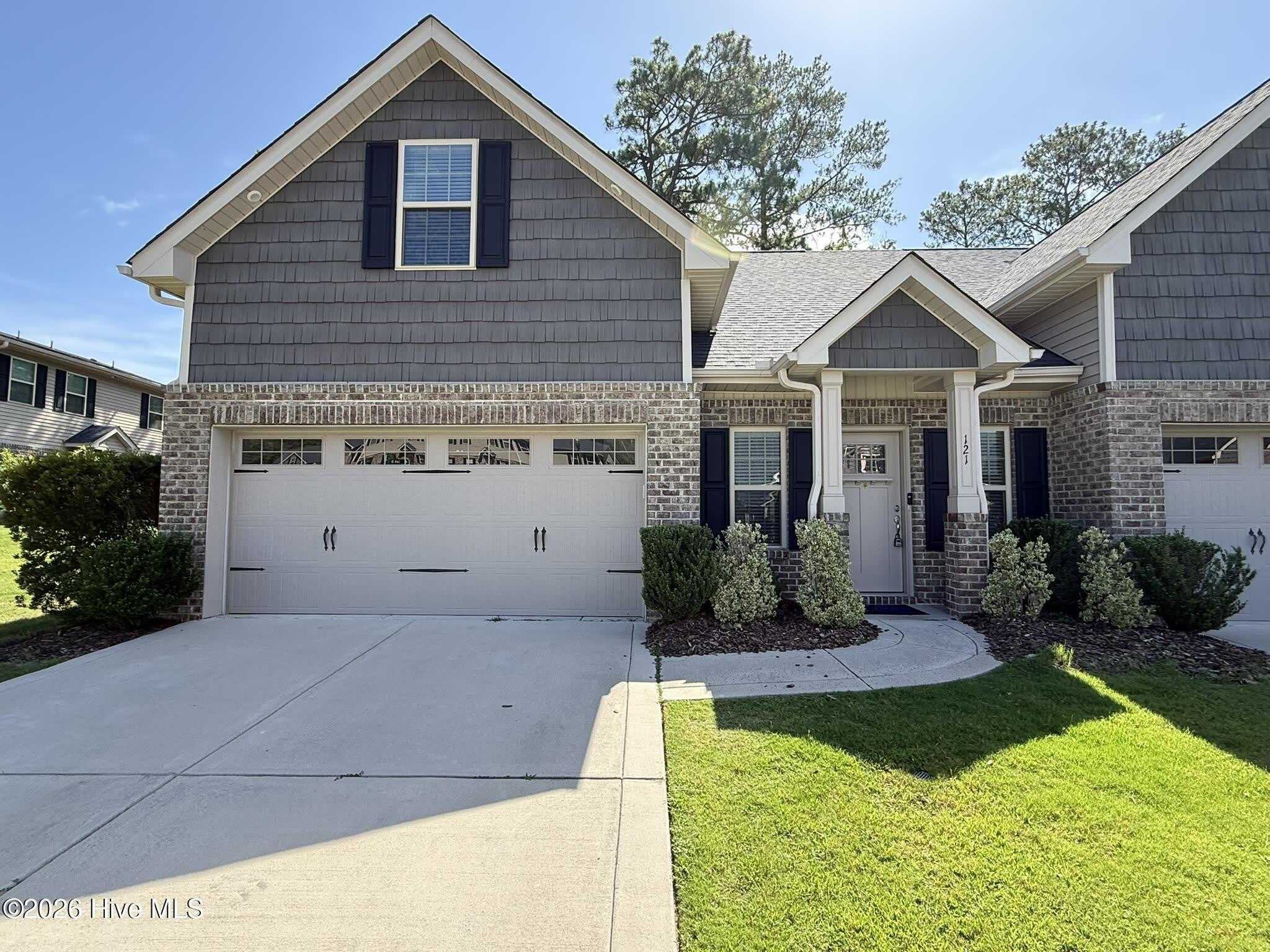 121 Lark Drive – photo 1