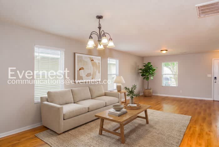 201 Cloverbrook Drive – photo 4