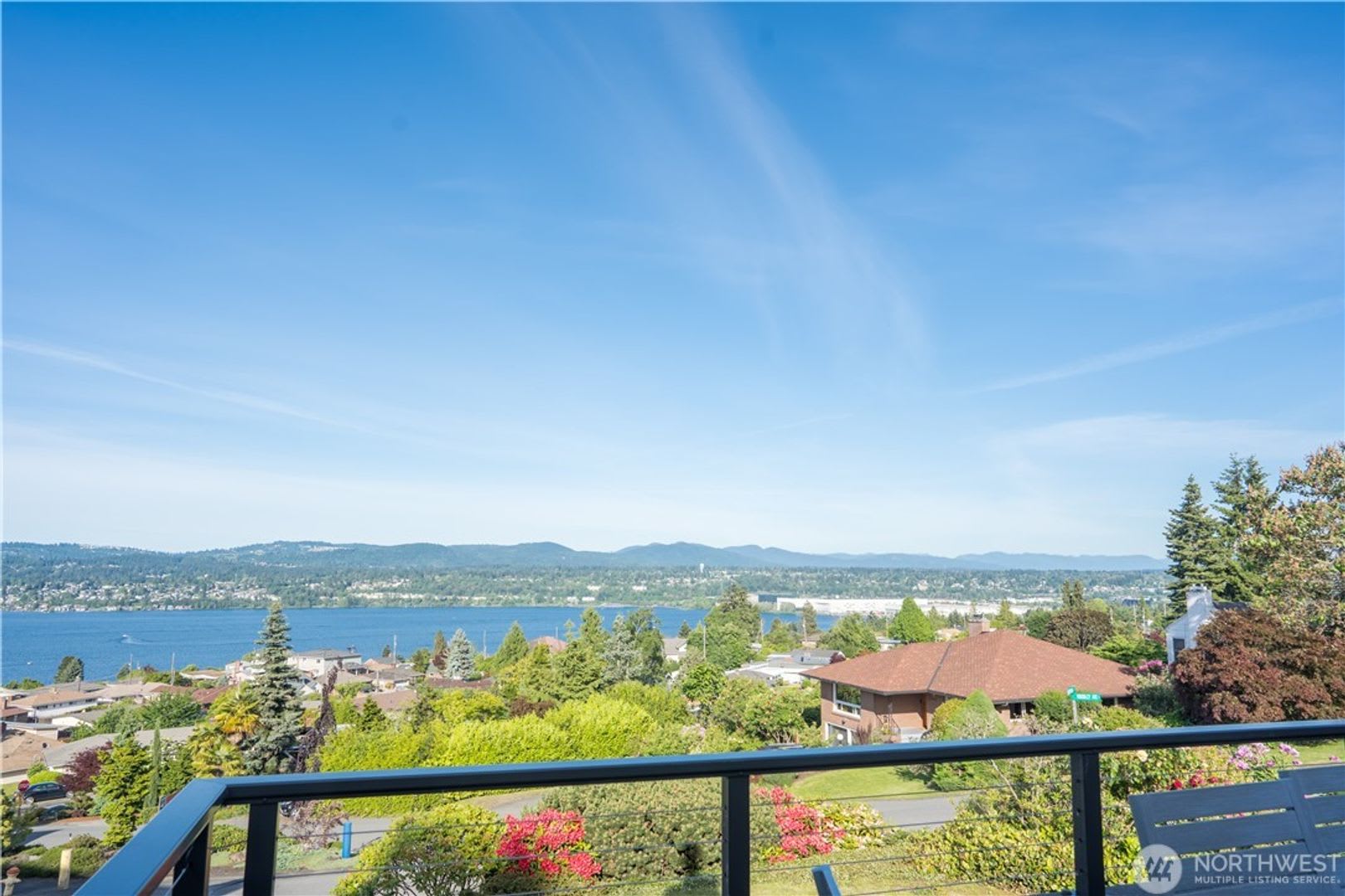 3Bd/2.5Ba Seattle Home – photo 4