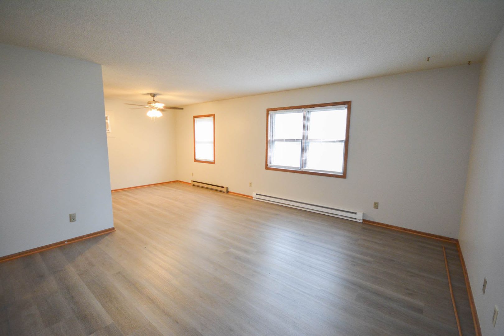 Newly updated 2br upstairs condo in excellent NW location! – photo 2