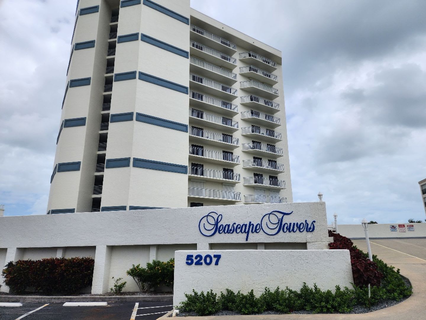 Fully Furnished Beautiful 2 Bedroom Seascape Towers Oceanfront Condo – photo 3