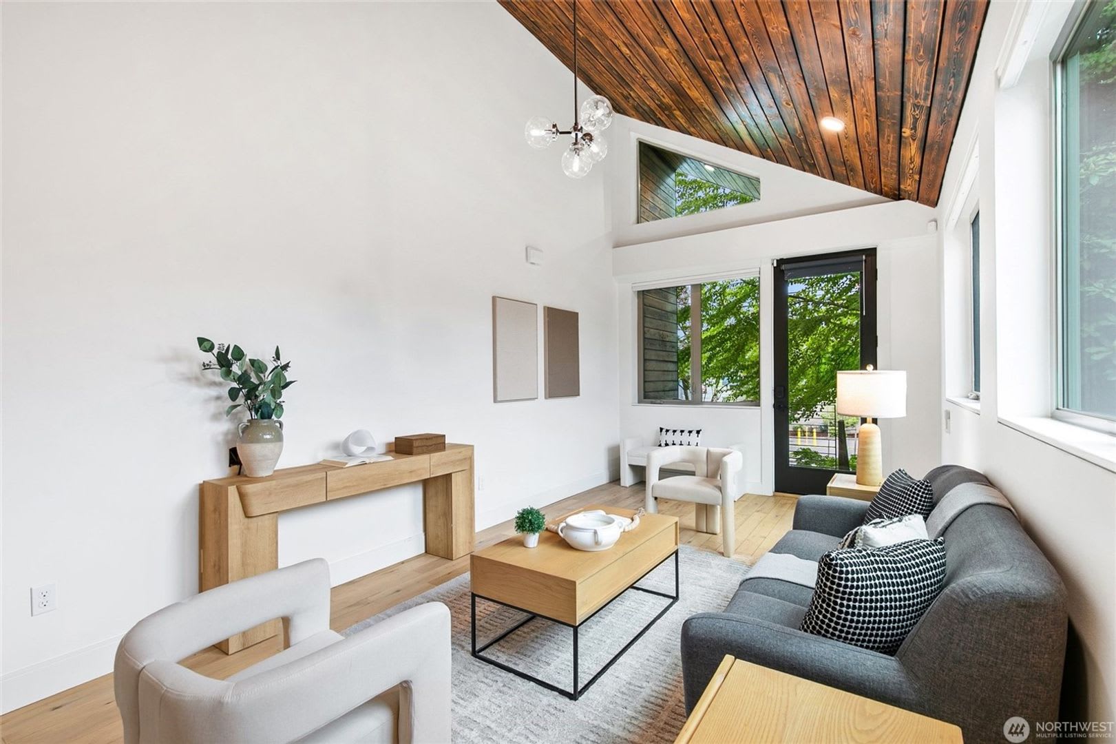Stunning Modern 3 Bedroom Georgetown Home With Sustainable Design Smart Features – photo 5