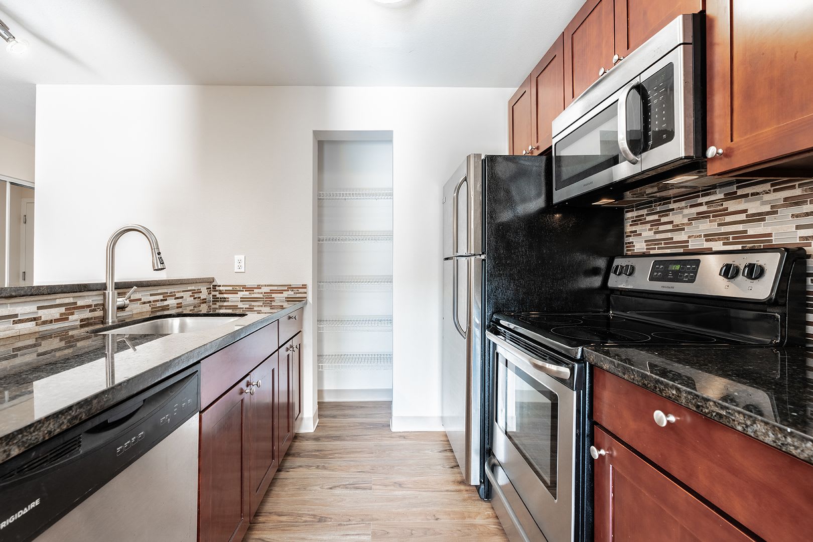 Landmark Apartments – photo 2