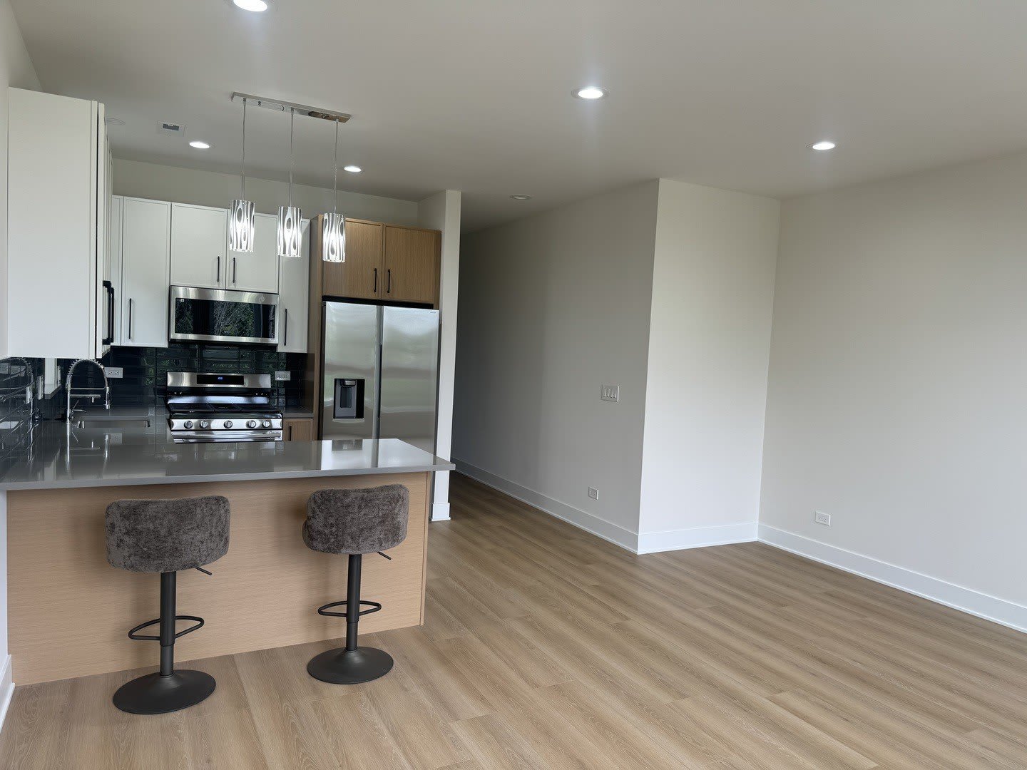 3723 S Lake Park Avenue – photo 4