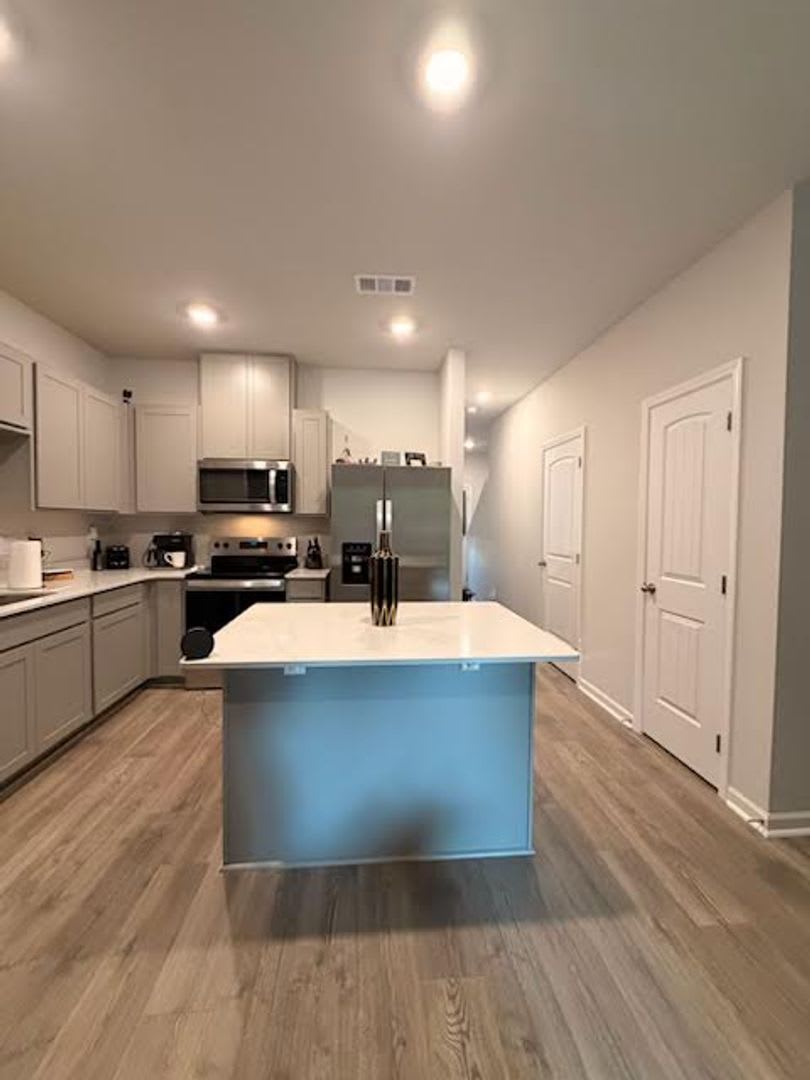 For Lease Townhome Nestled On A Quiet Dead End Road Perfect For Those Seeking Privacy And Peaceful Surroundings – photo 4
