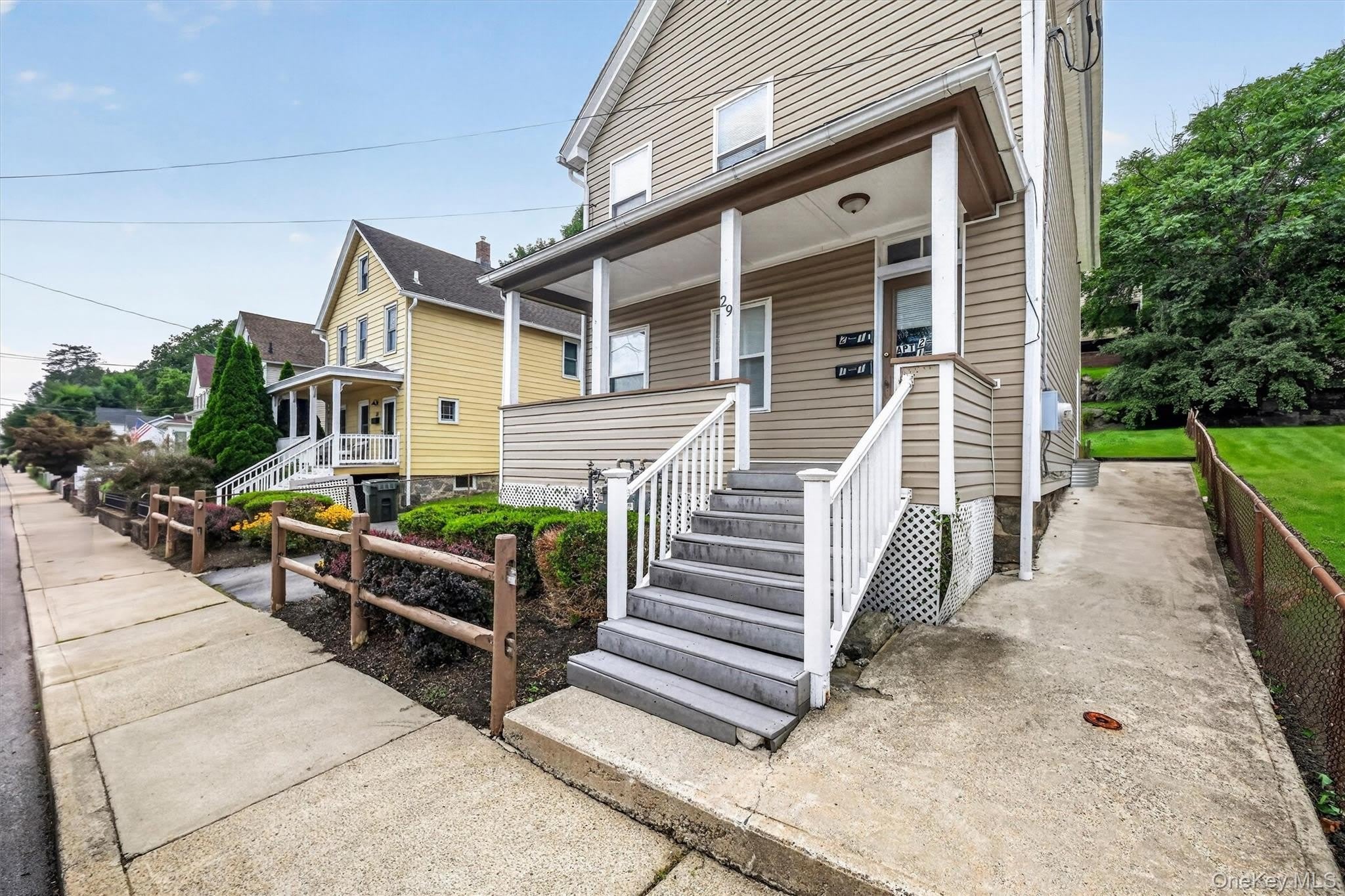 29 Fort Putnam Street – photo 1