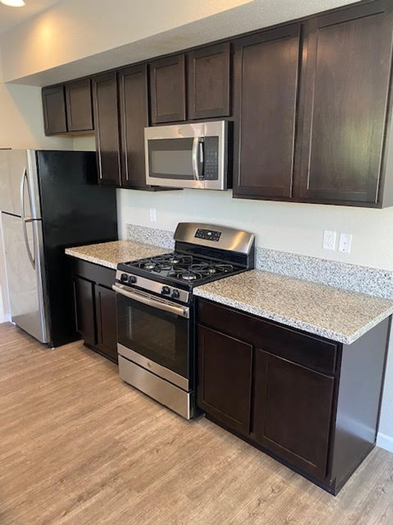 Newer Upgraded Condo for Rent – photo 4