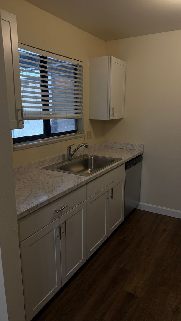 Recently Remodeled 2 Bed 1 Bath Lakeside Dr Condo – photo 5