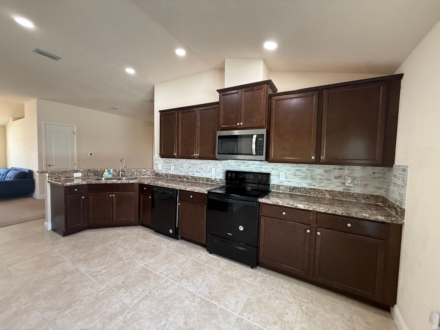 Four bedroom two bathroom BH Home – photo 5