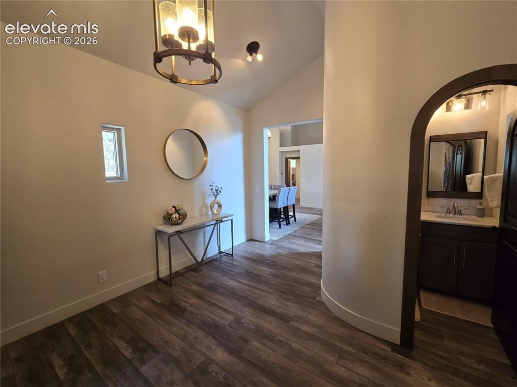 310 Spring Creek Drive – photo 2