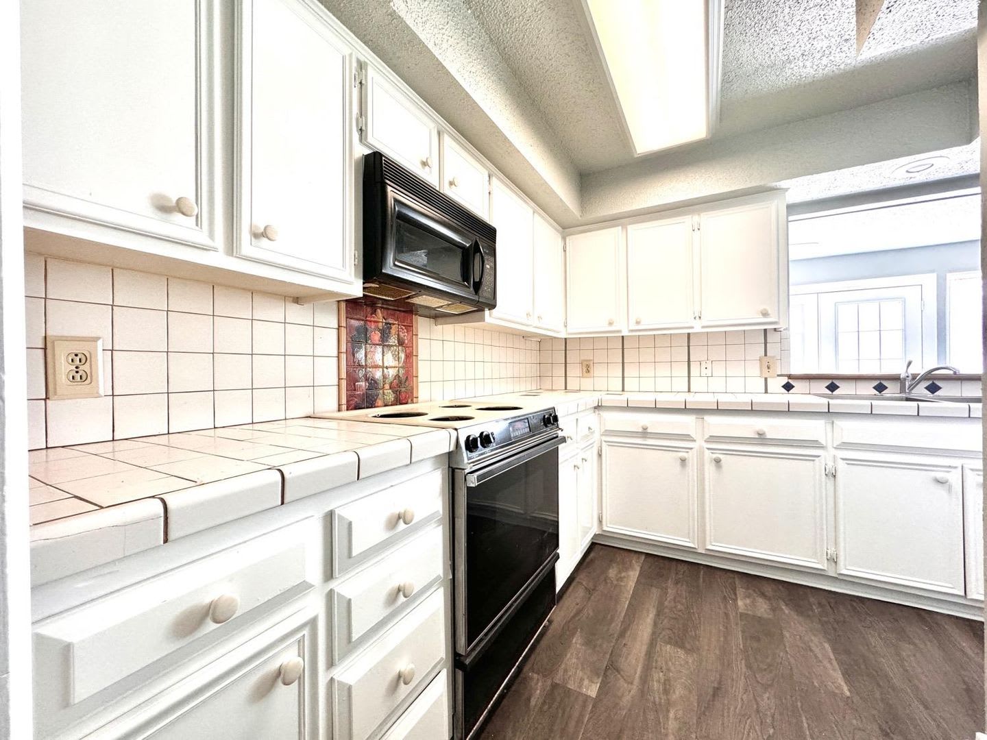 3 bed 3 bath 2 car garage brick town home now available – photo 5