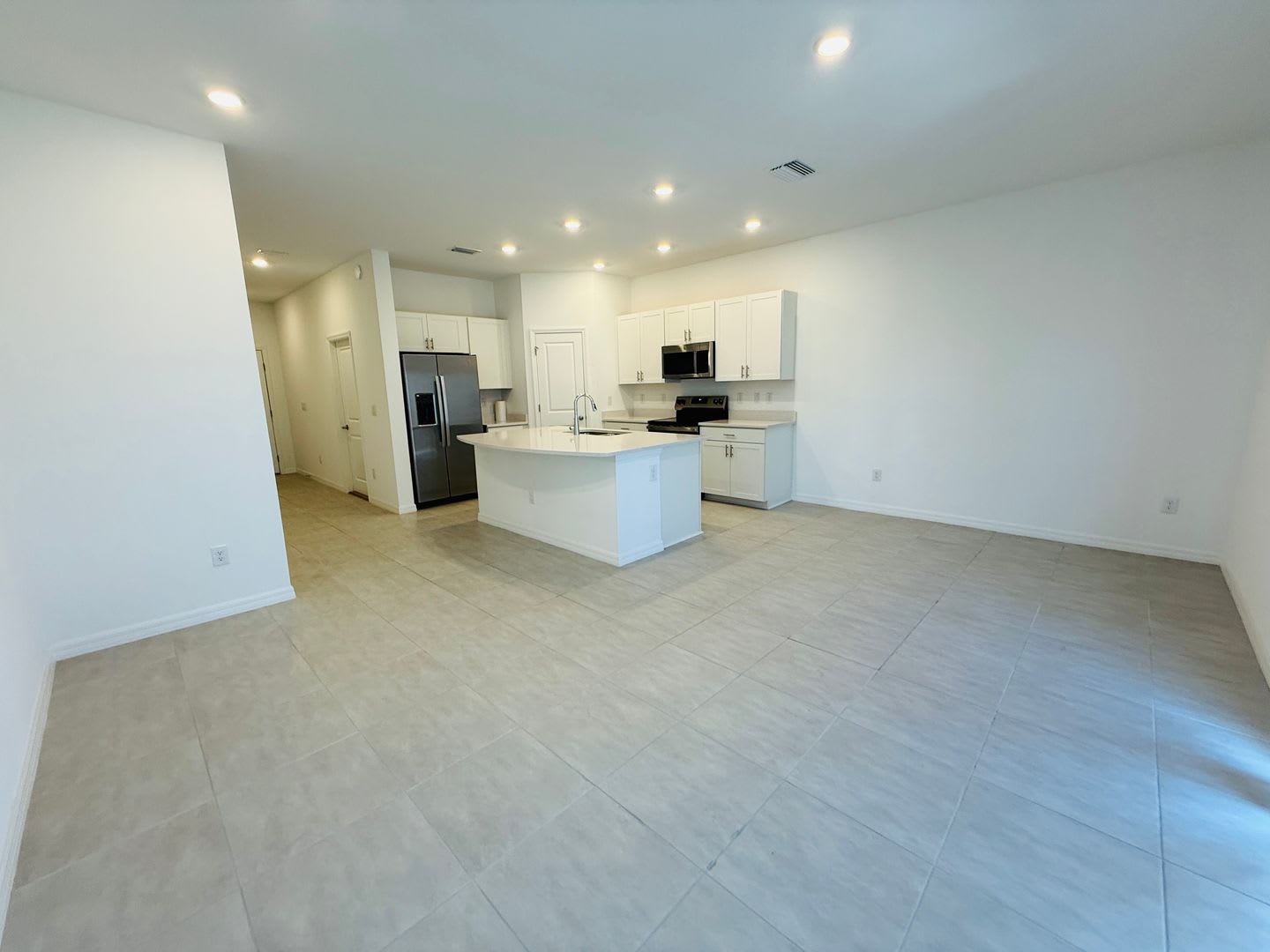 Townhome in The Townhomes of River Landing – photo 3