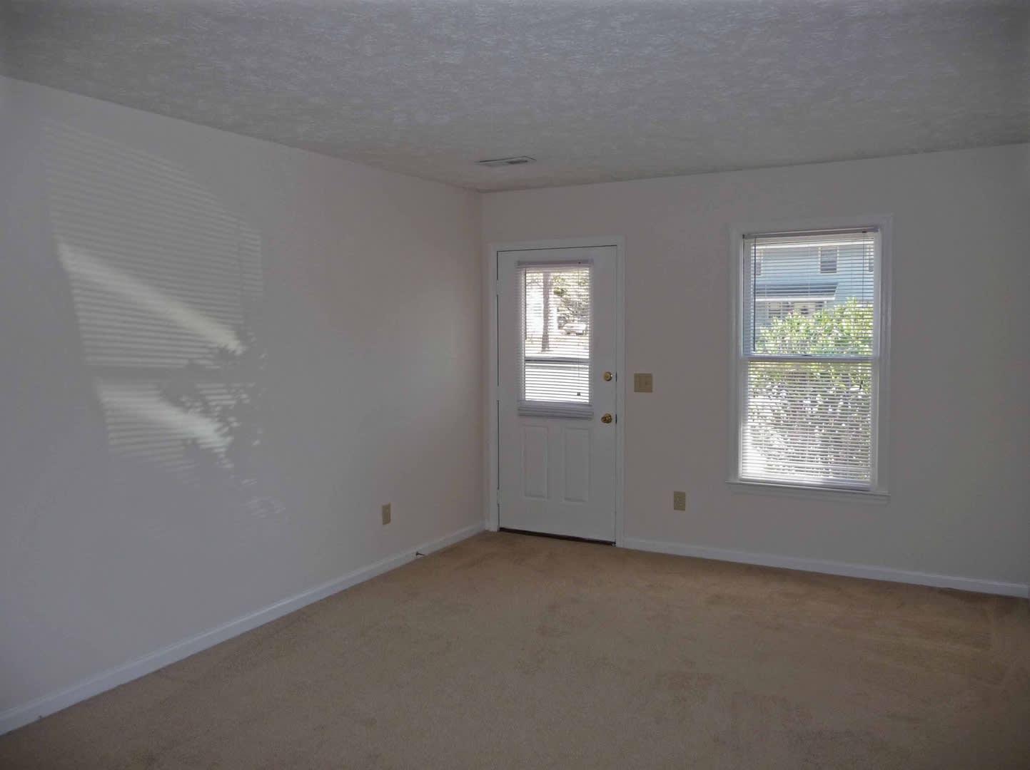407 Lennon Drive – photo 3