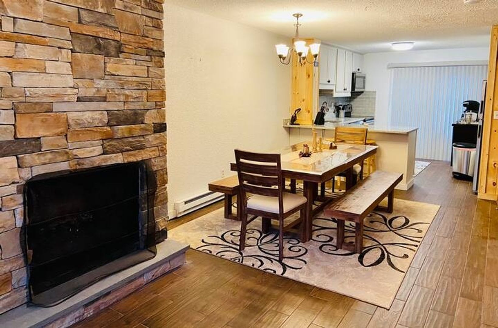 Charming 3BR Townhome in Hunter – photo 2
