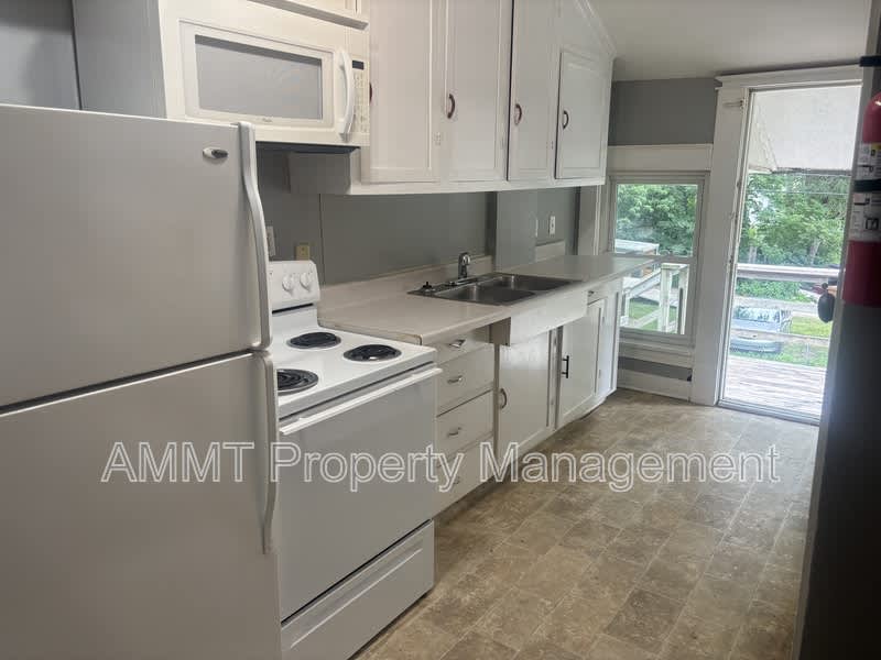 1725 D Avenue NE – photo 2