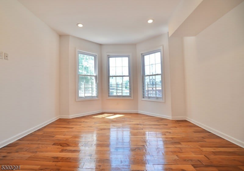 131 Sylvan Ave 2nd Fl. – photo 5