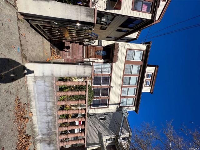 94-25 54 Avenue – photo 1