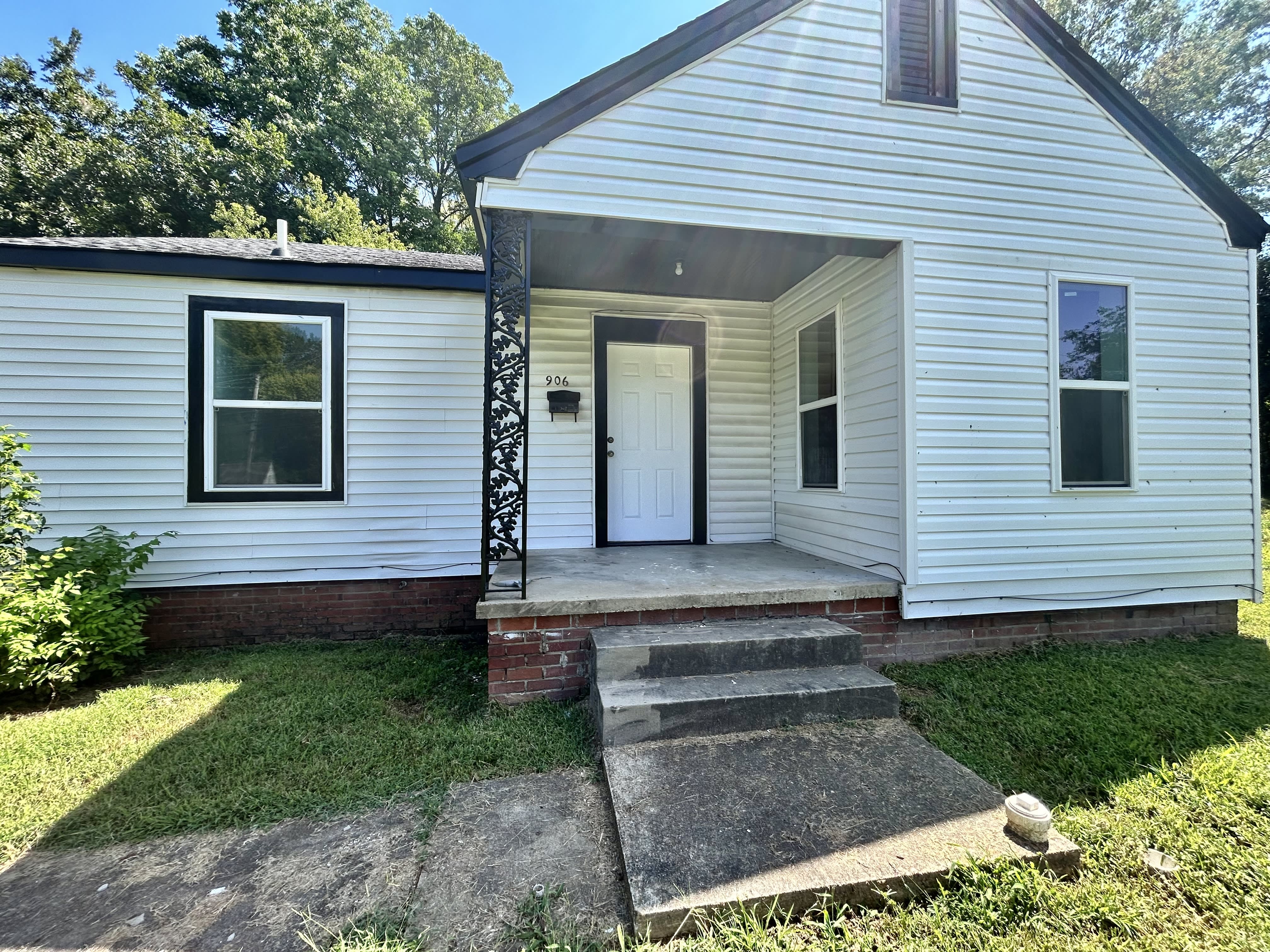 906 N Royal St – photo 1