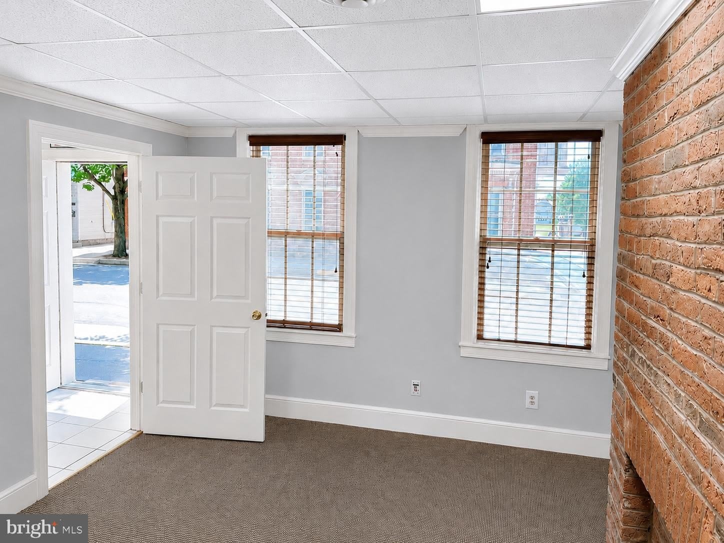 229 E MAIN Street E – photo 4