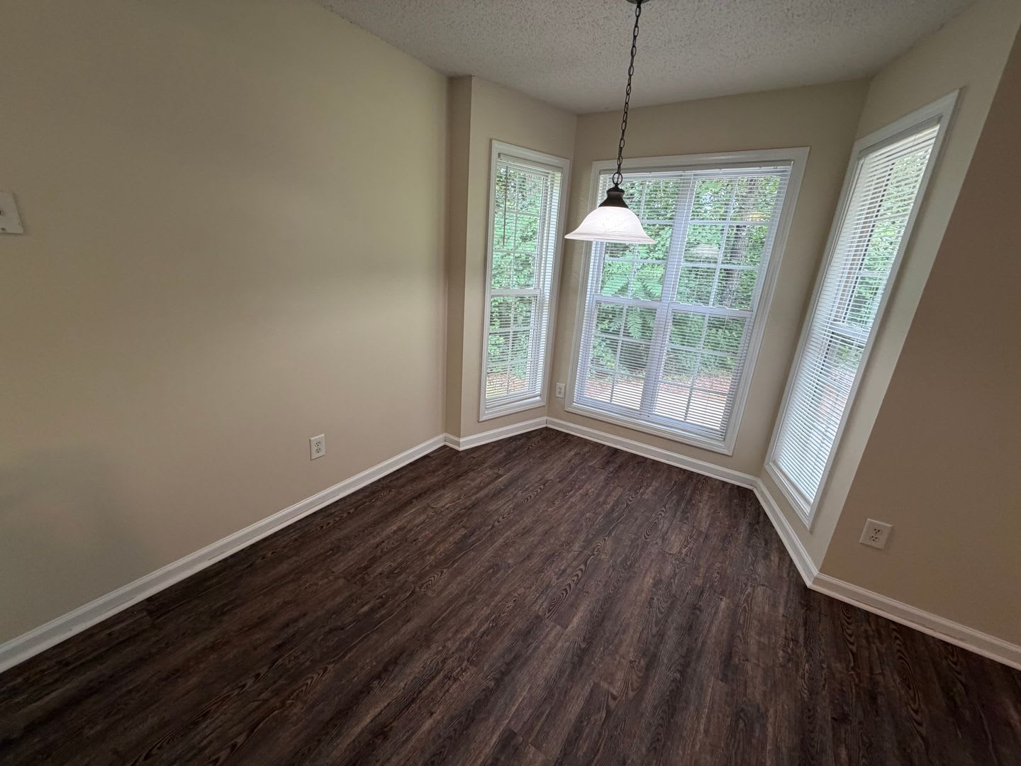 211 Ravenwood Ct. – photo 4