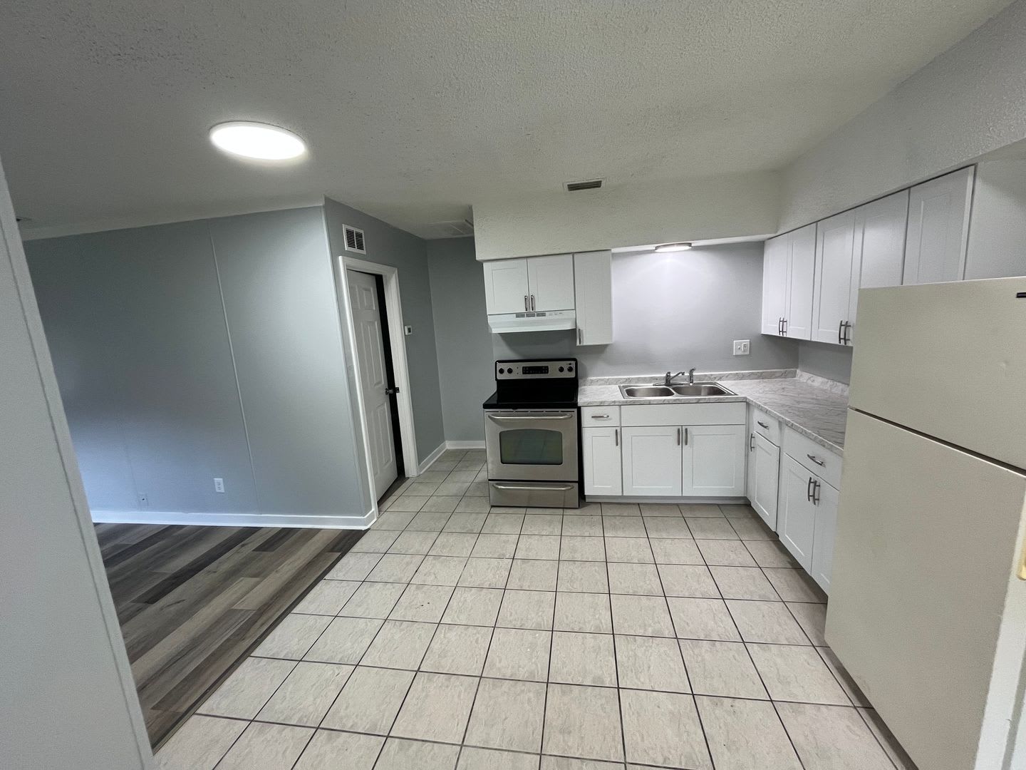 Spacious 1BR/1BA Duplex in North Dade City Near the Withlacoochee River! – photo 3