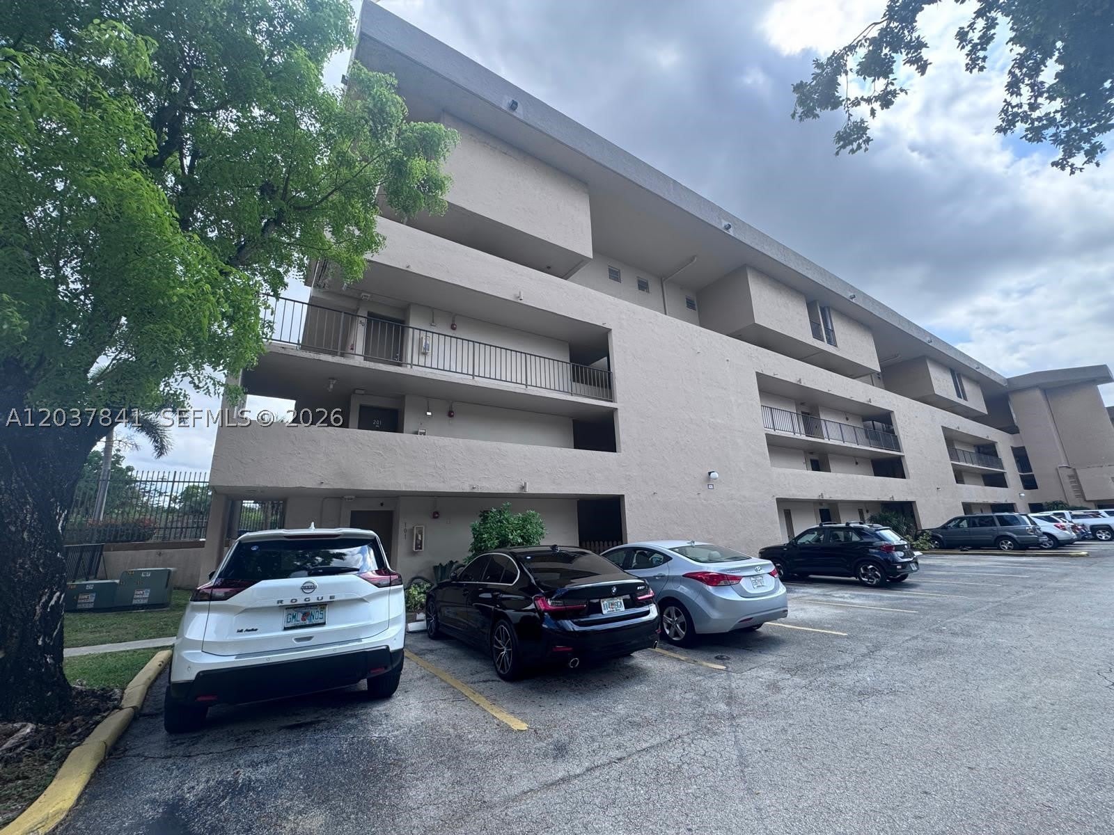 820 Nw 87Th Ave – photo 1