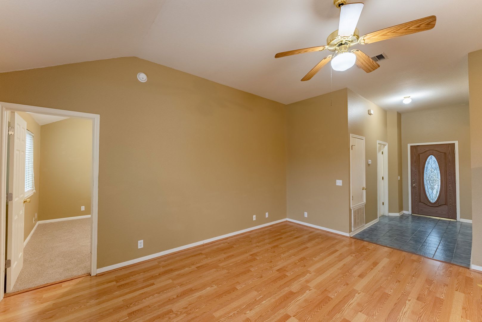 Modern Elegance Beckons: Unveil Your Dream Home in Kyle, TX! – photo 5