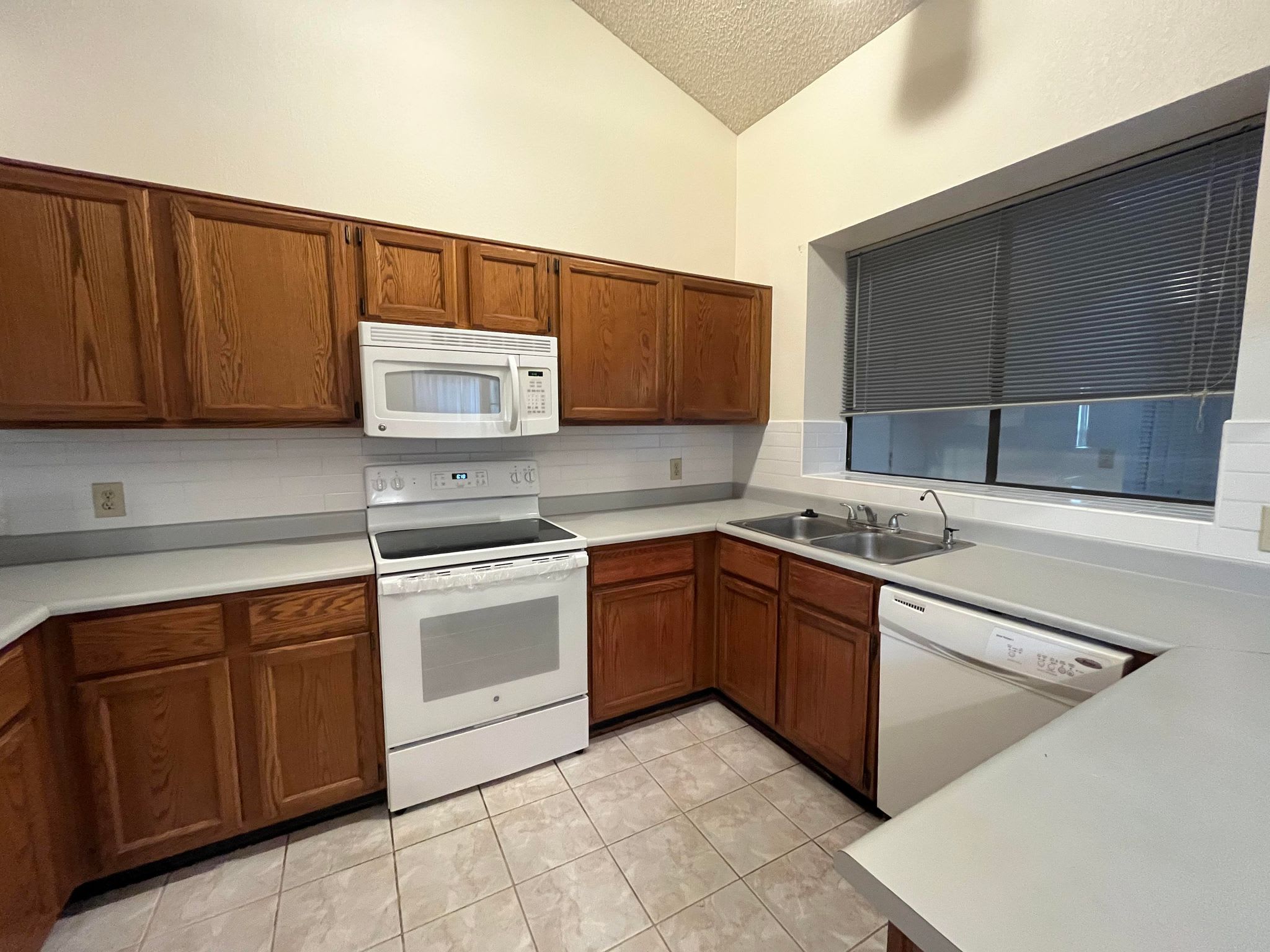 4175 E Cholla Canyon Dr – photo 2