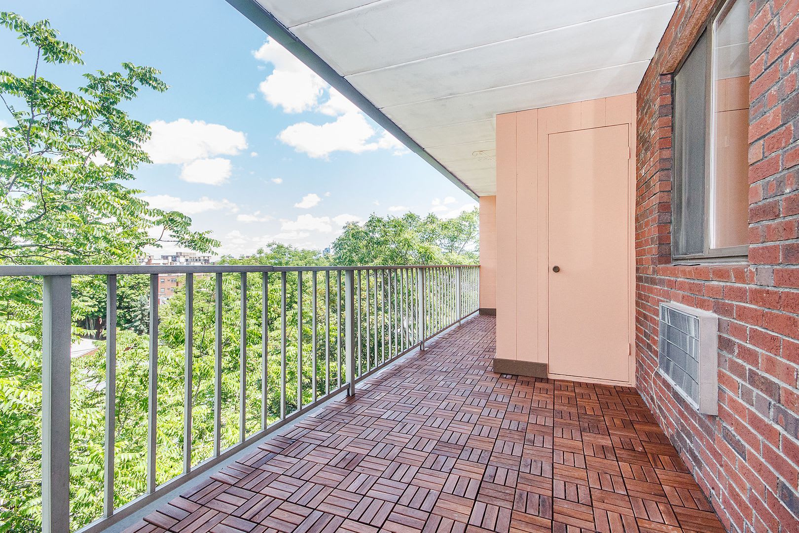 Large 1 Bed In Brookline – photo 2