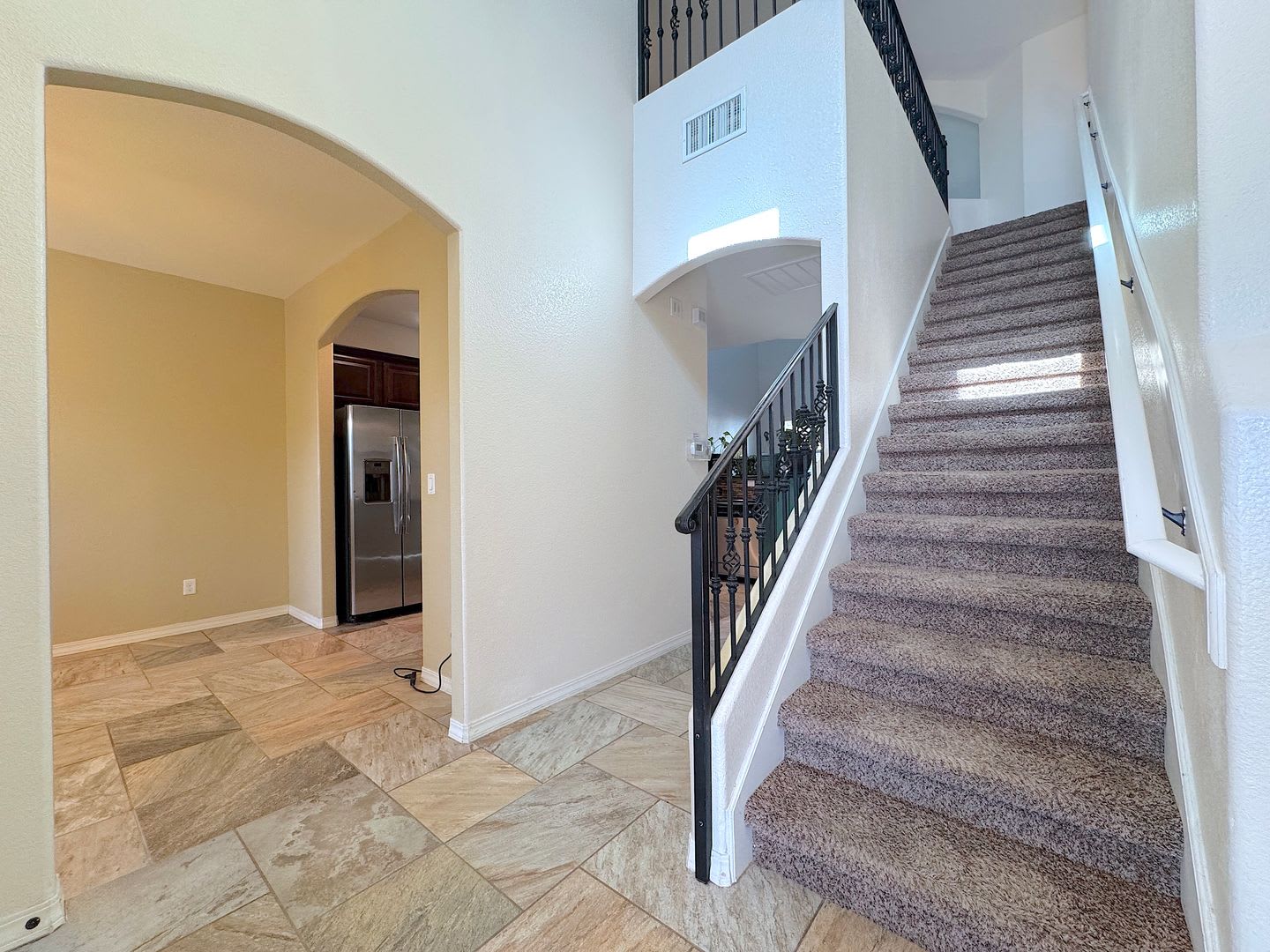 East El Paso 4bed/2.5bath Refrig A/C with Solar Panels! – photo 5