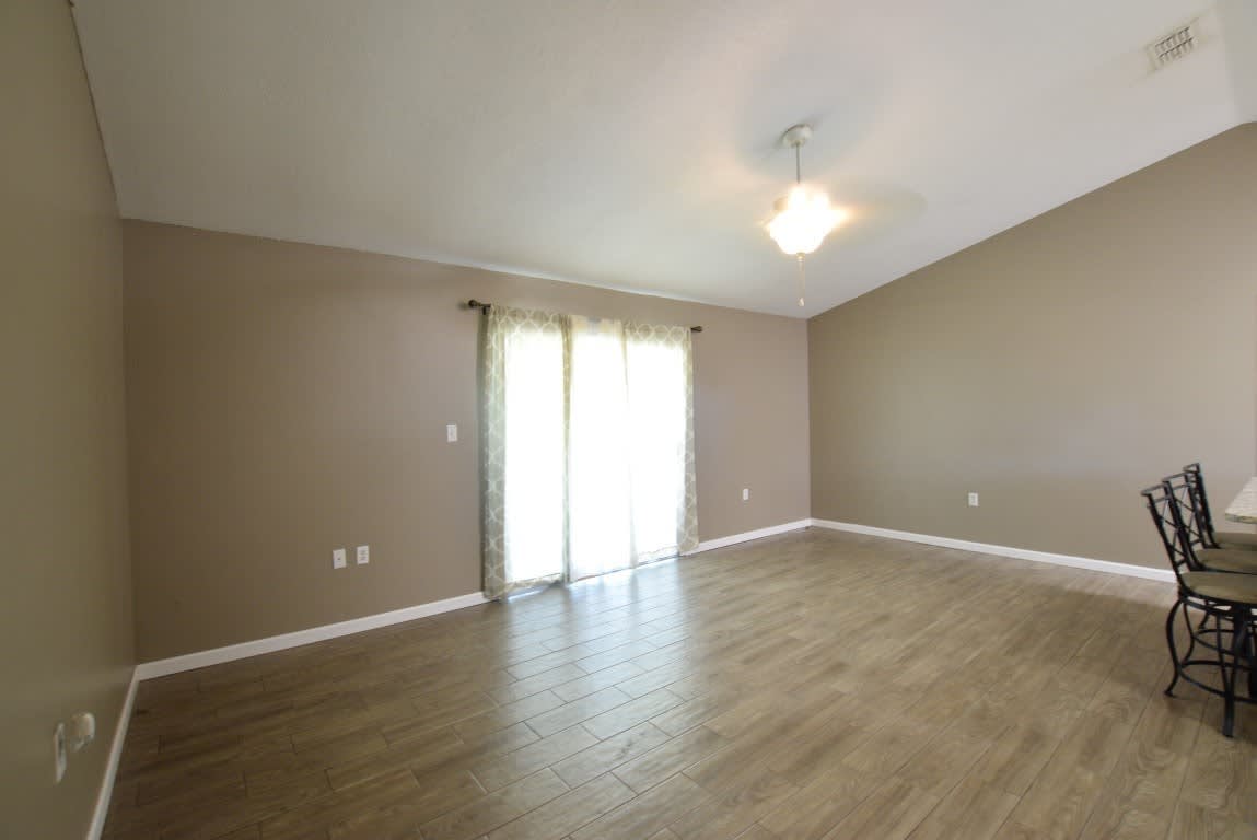 Beautiful 3 Bed 2 Bath Home for Rent in Deltona, FL! DELTONA LAKES!!! – photo 4
