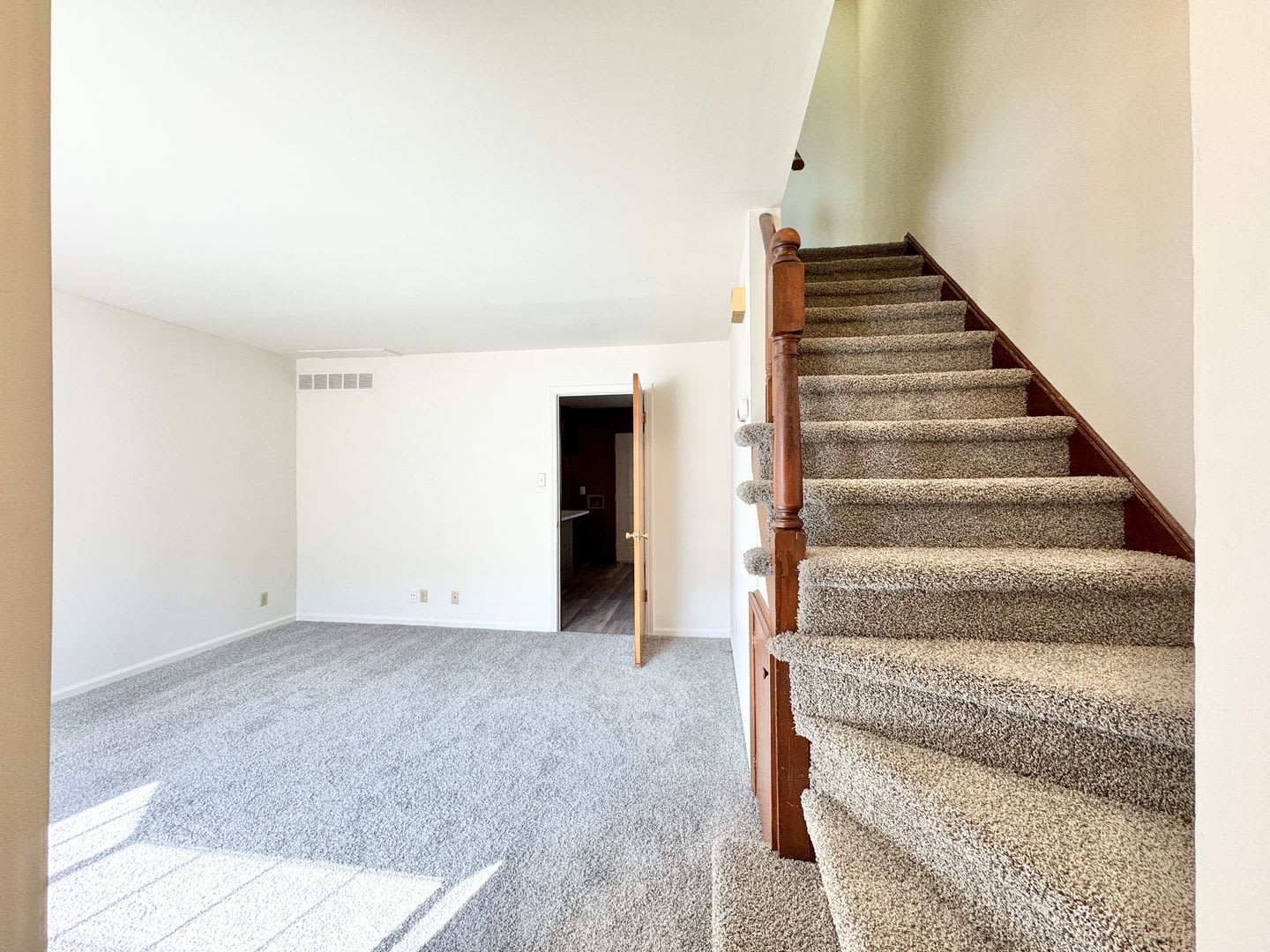 Adorable 2 Bedroom Convenient to I-29, Shopping & More! MOVE IN SPECIAL!! – photo 3