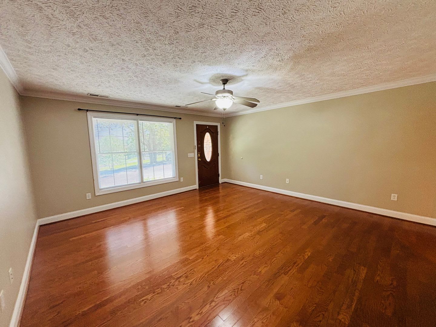 3 Bedroom, 2 Bath Townhouse – photo 3