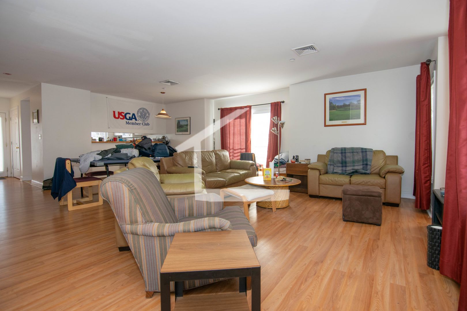 Charming 3 Bedroom-NO Broker Fee – photo 2
