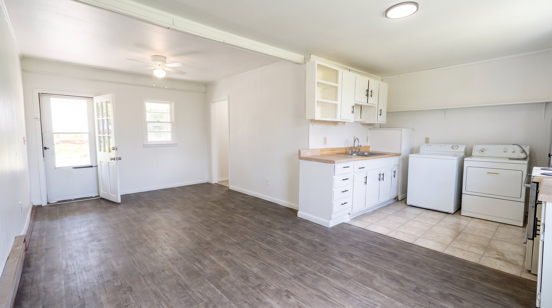 Spacious 1-Bedroom Apartment in Lenoir – $1,000/Month – photo 5