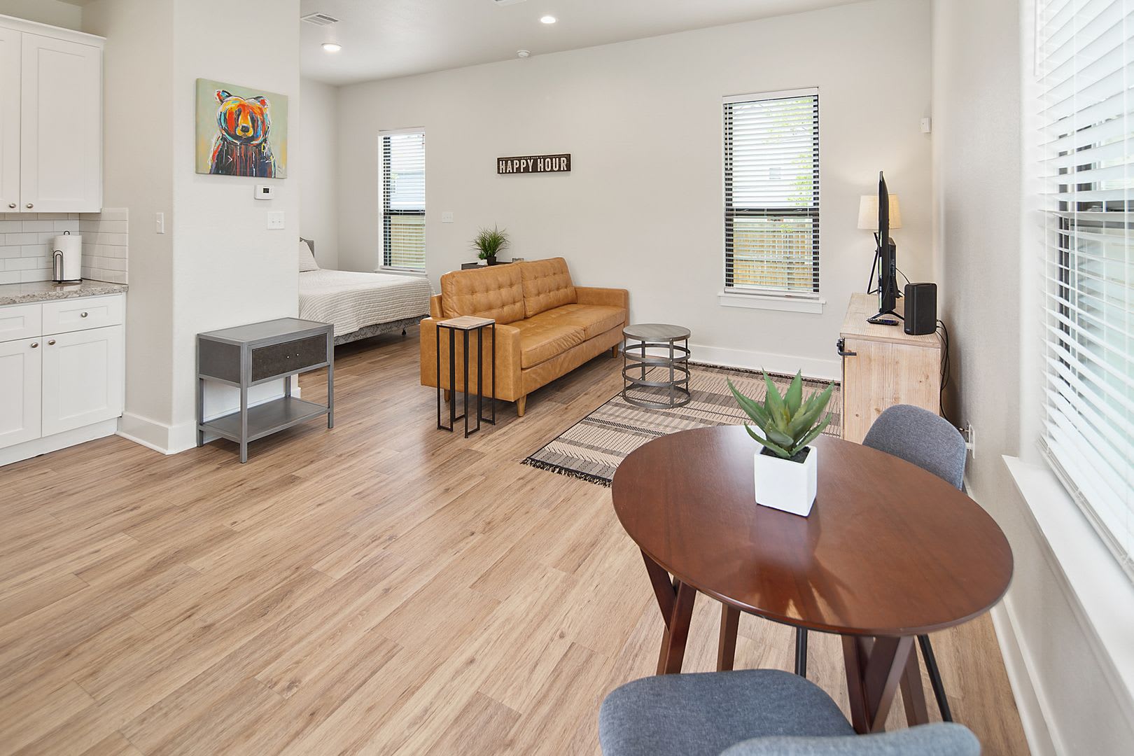 Available Now!! Gorgeous 1 Bed, 1 Bath in the Heart of College Station!! – photo 5
