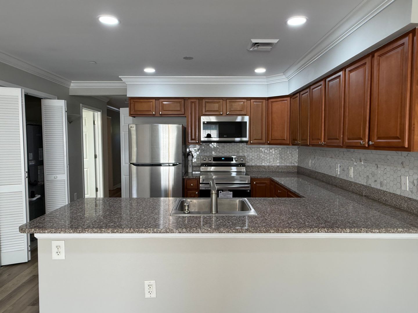 Immaculate 3/2bath one level unit- ETSU Campus – photo 4