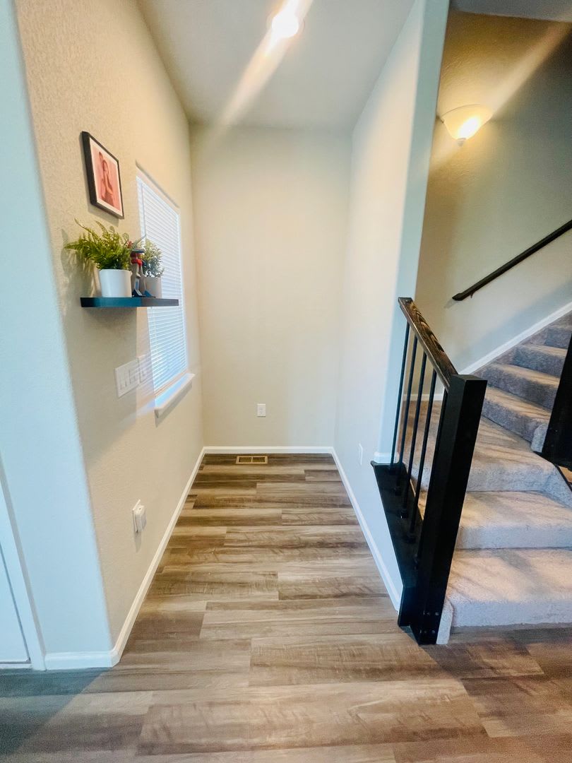 Gorgeous Townhome Move In Special – photo 5