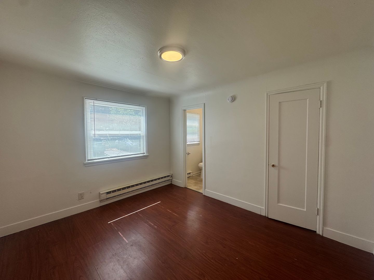 COZY 1BD/1BA LOWER SOUTH HILL APARTMENT – photo 5