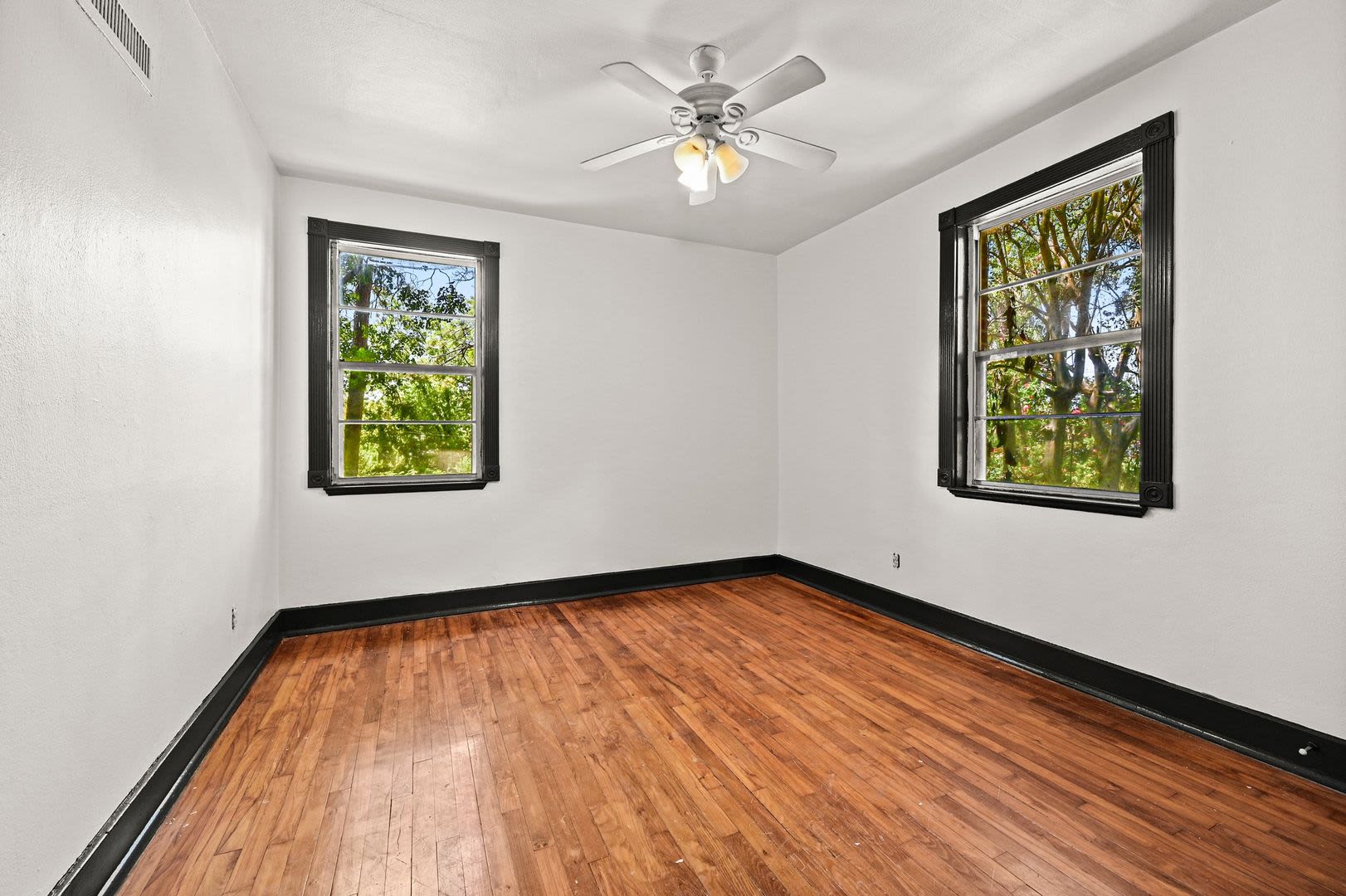 Great location in the Heart of Mid City! – photo 5