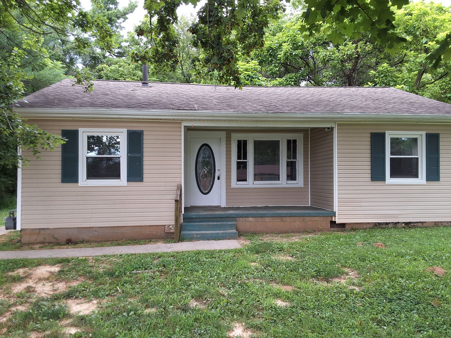 Charming 3 Bed 1 Bath Home Radcliff City Limits Minutes Away From Fort Knox – photo 1