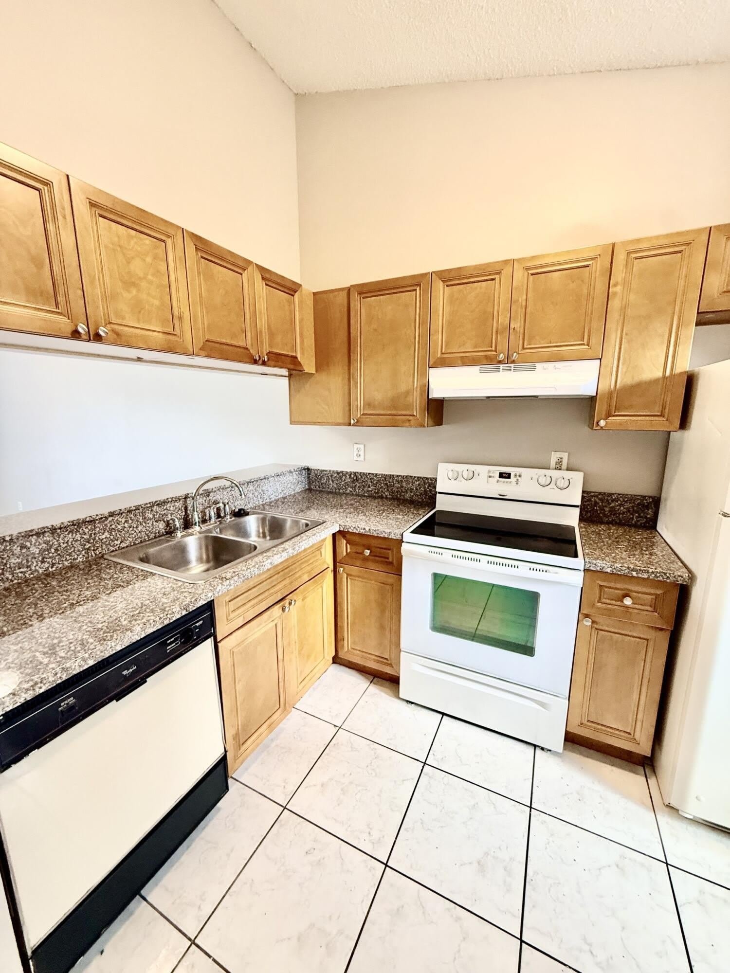 11632 Nw 23Rd Court – photo 2