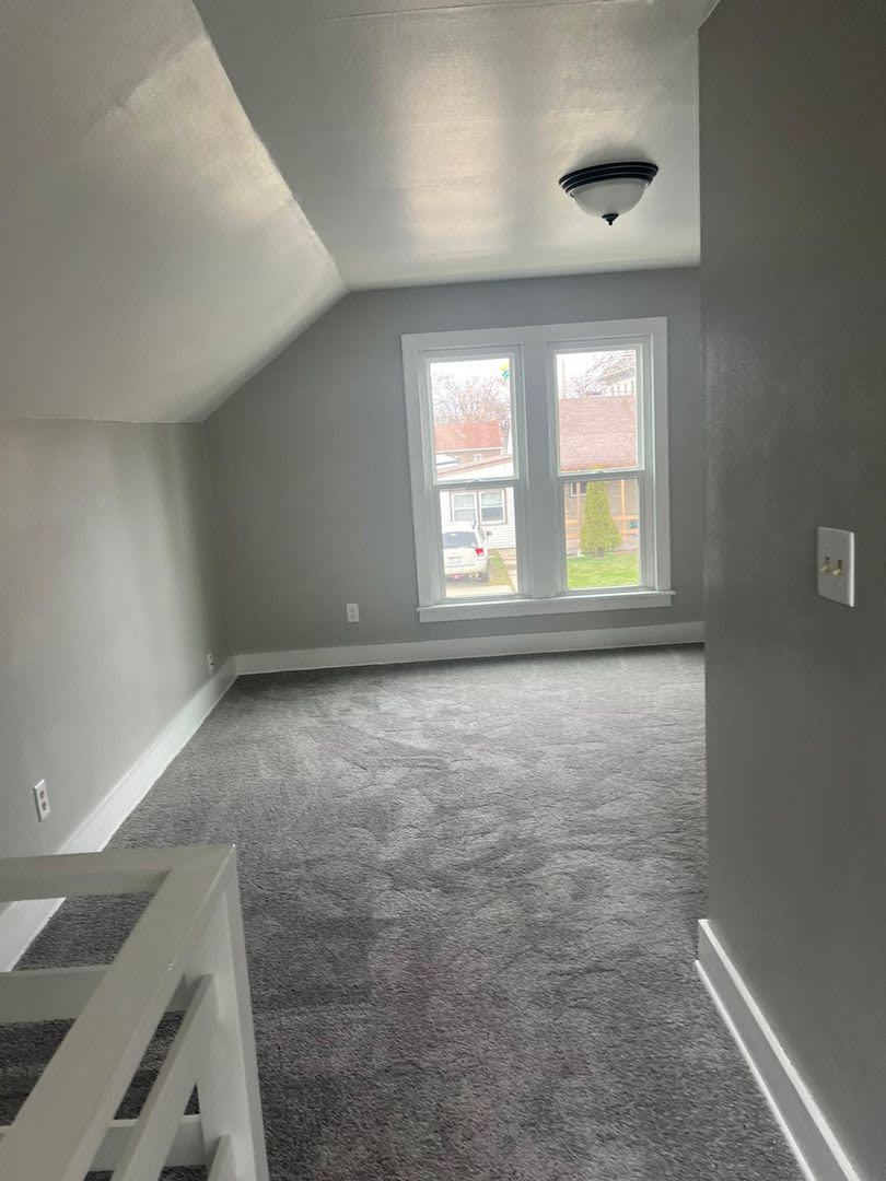 FOR RENT: Recently renovated home in Neenah! – photo 4