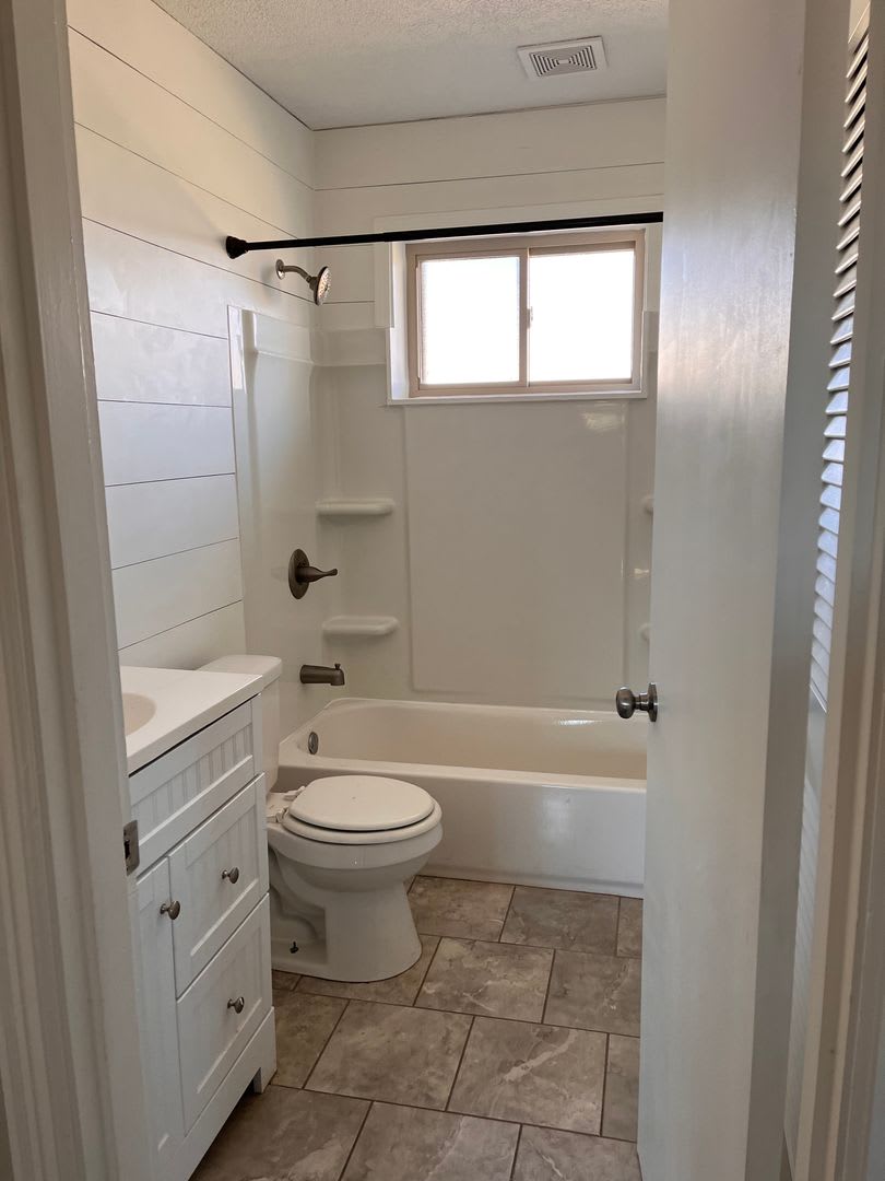 3 Bedroom, 1 bath ranch home, with a 2.5 car garage – photo 3