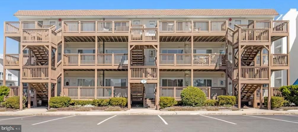 8 121St St 303A – photo 1