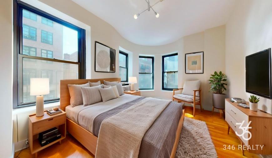 1125 Lexington Ave – photo 2
