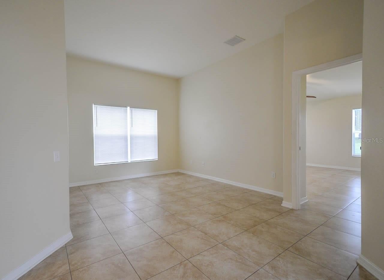 1607 AVONDALE RIDGE Drive – photo 4