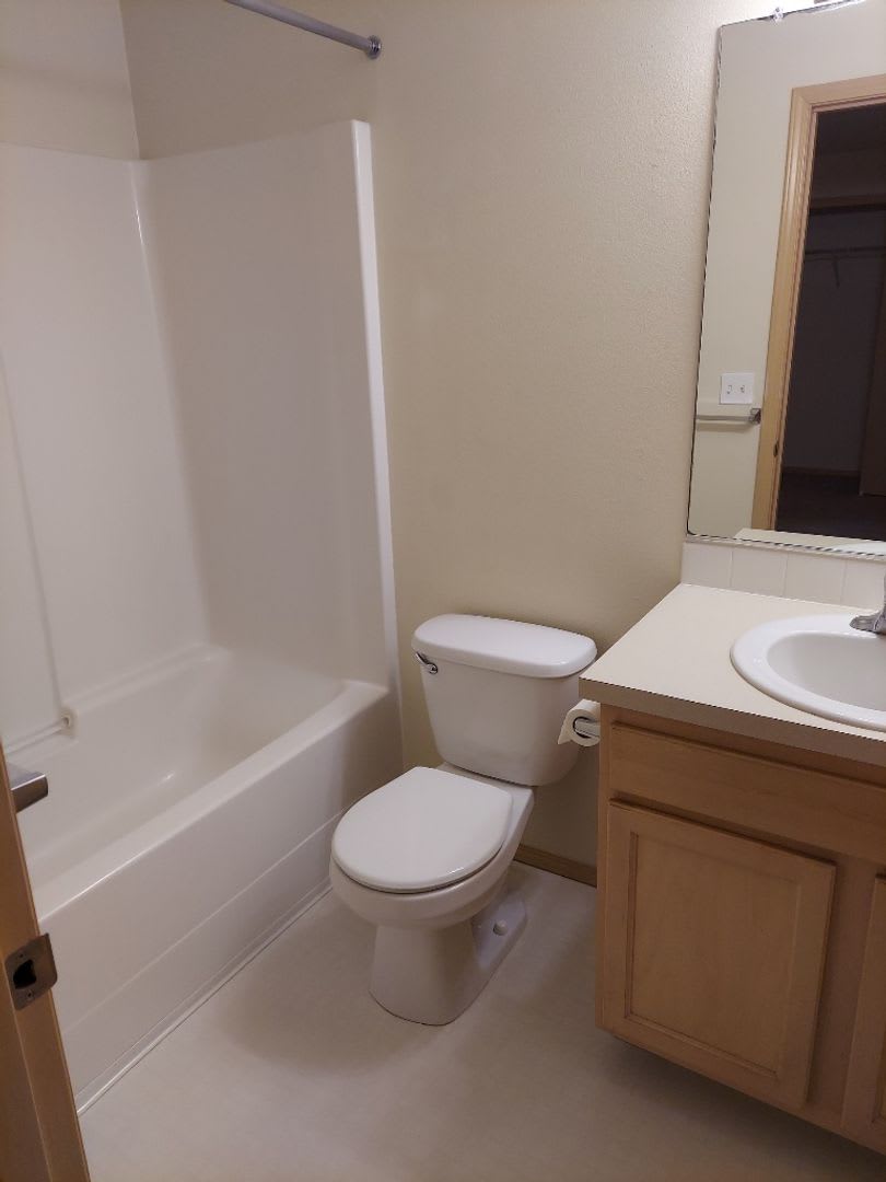 Stylish Three Bedroom Townhome In Camas!! – photo 5