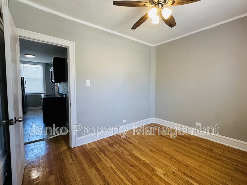 644 N Mayfield Ave – photo 2