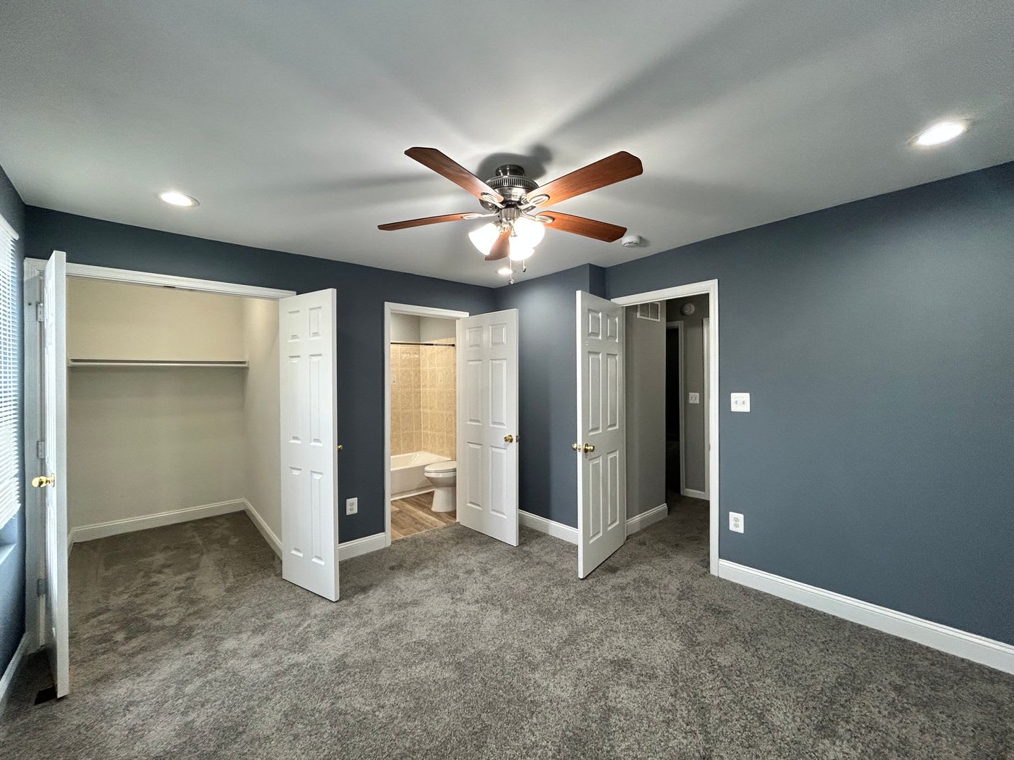 Baltimore 3 Bedrooms 1 Bathrooms Available – photo 5